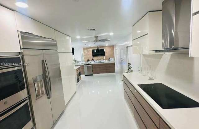 Photo of 541 SE 17th Ave