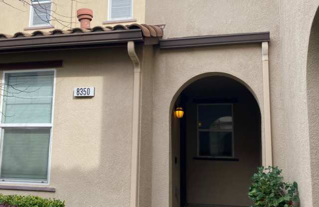 Updated 2 Story Townhome in Desirable Community! - 8350 Crystal Walk Circle, Elk Grove, CA 95758
