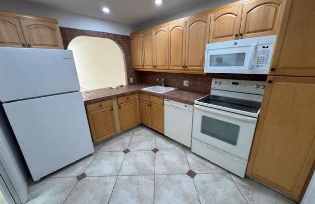 3200 N Palm Aire Dr 705