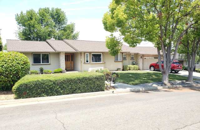 Beautiful 4 Bed 2.5 Bath Almaden Country Club Area home Available NOW!!!