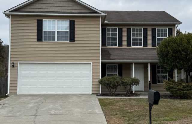 Spacious 4 bedroom 2.5 bath home in North Knoxville