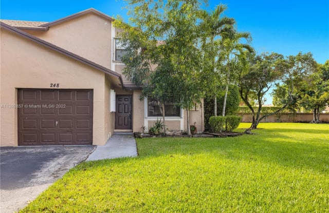 248 Lakeside Cir - 248 Lakeside Circle, Sunrise, FL 33326