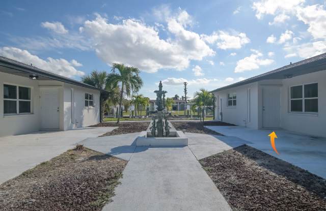 Boat Lift**Beautiful Gulf-Access Waterfront 4-Plex for Rent in Cape Coral | Remodeled 2 Bed, 2 Bath Units