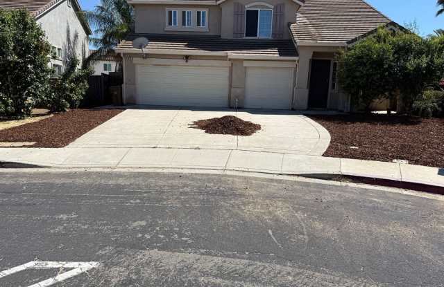 4 BED & 3 BATH W/ INCREDIBLE VIEW OF OPEN GREENBELT!