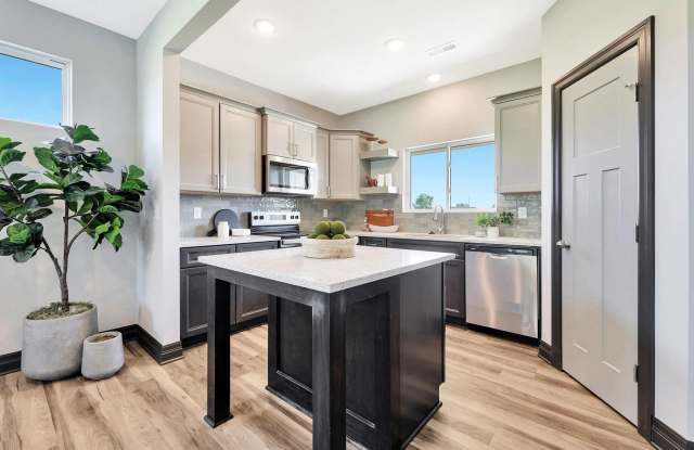 609 South Sweetwater Circle