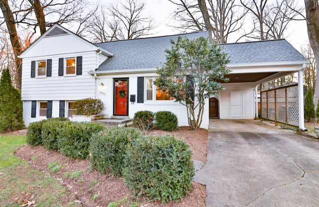 2622 Shelby Lane - 2622 Shelby Lane, Idylwood, VA 22043