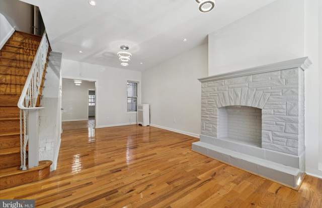 Photo of 3052 ARAMINGO Avenue