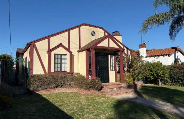 San Pedro 4 bedroom, 3 Bath Home with yard and Deck! Available NOW!