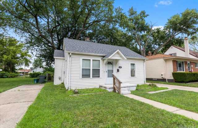 125 East Brickley Avenue