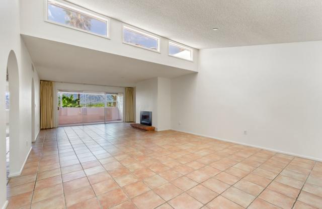 Spacious Condo! 2 LARGE Bedrooms + BONUS AC Sunroom/Porch!