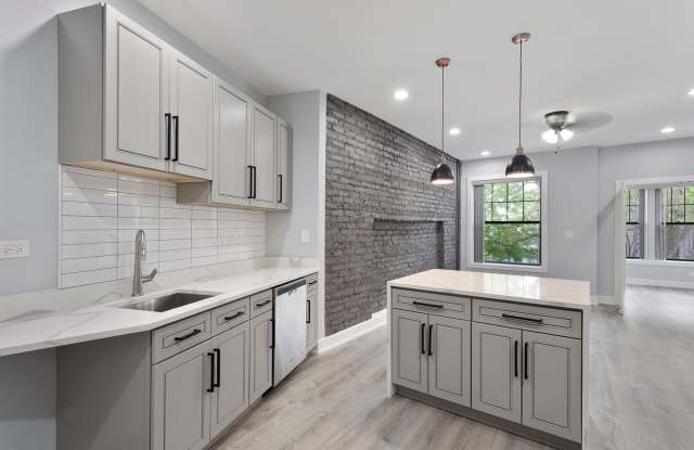 7644 N Eastlake Terrace