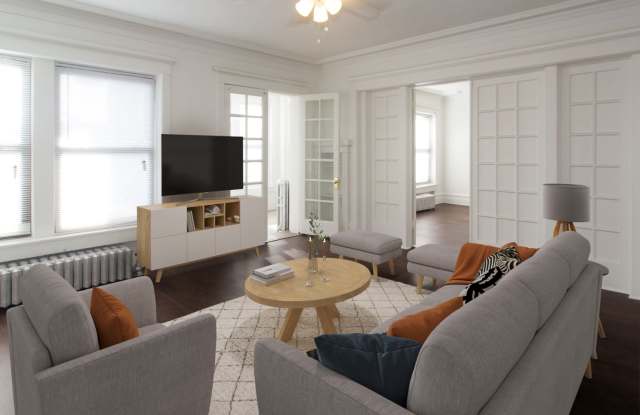 918 E. Hyde Park Boulevard