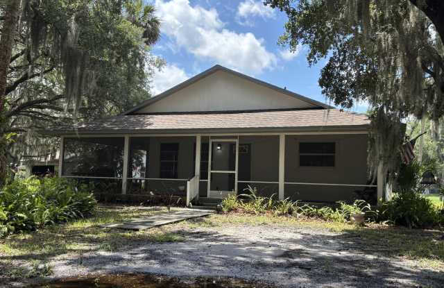 5215 Lake Poinsett Road