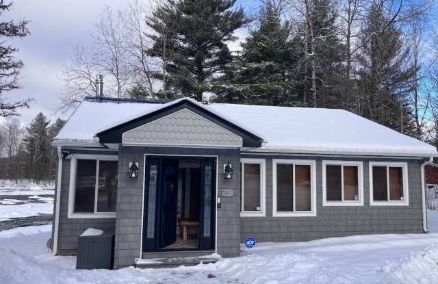 9237 Hawkinsville Rd