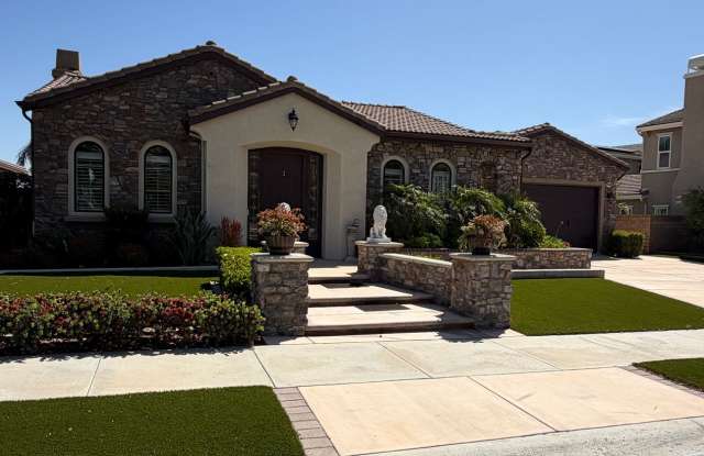 Gorgeous Home Overlooking Lake and Mountain Views!!