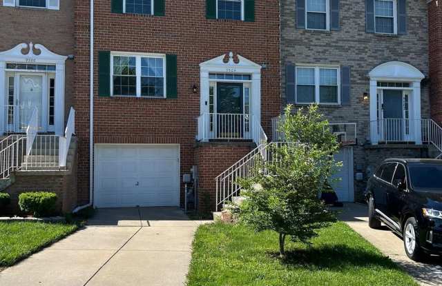 9504 GEORGIAN WAY