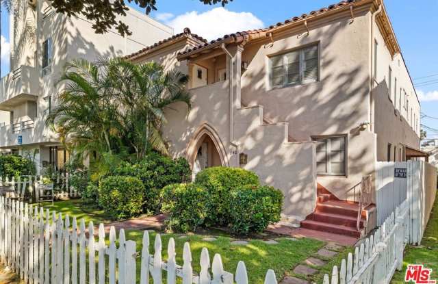 1142 S Clark Dr unit: 3