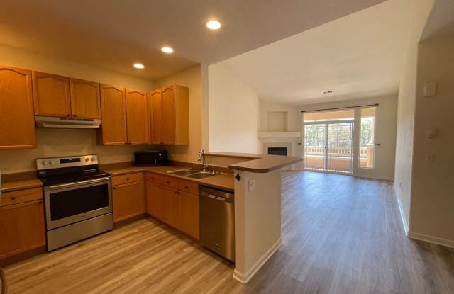 SW Littleton Top Floor Condo with Mountain Views!