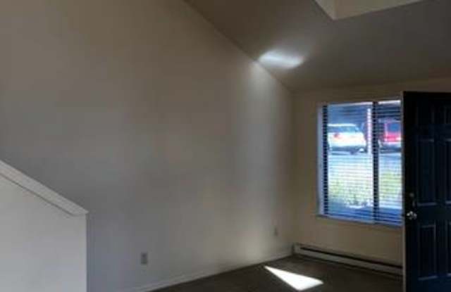 2008 Northeast Patterson Court - 1