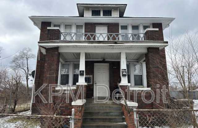 9919 Woodside