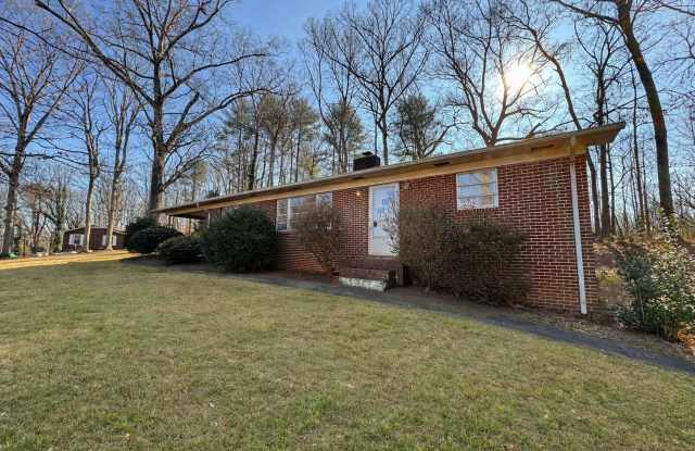 5804 Elkin Highway