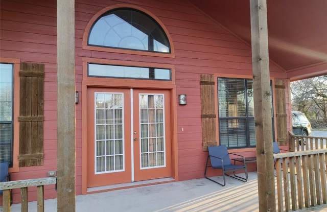 100 E Bluebonnet Drive