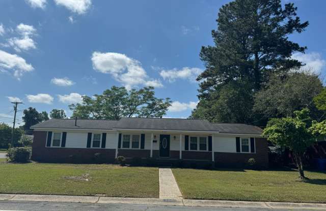 Close to Cape Fear Valley Hospital - 3001 Hermitage Avenue, Fayetteville, NC 28304