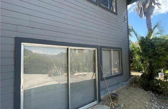1361 De Luz Road