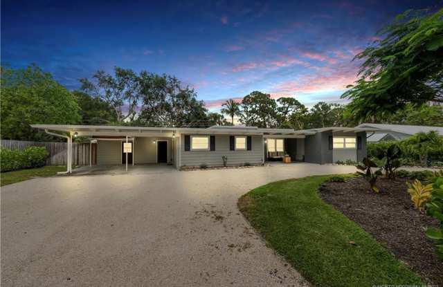 530 SW Manor Drive