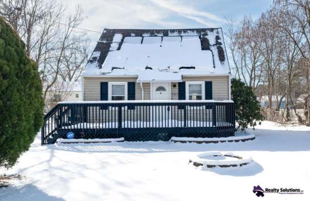 503 Laurel Blvd