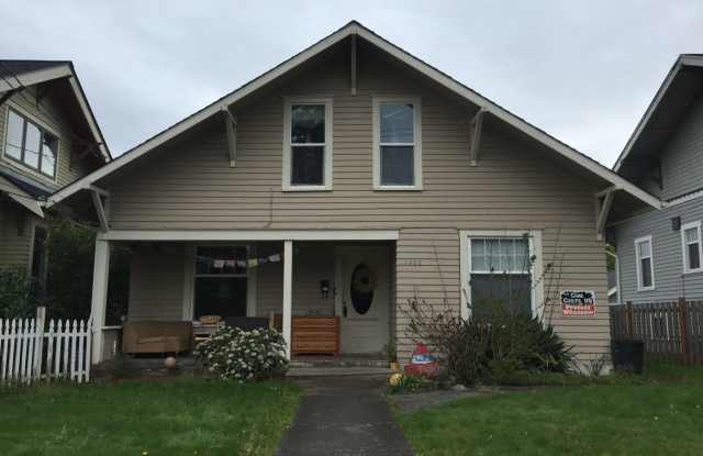 Pre-Leasing for September - 7Bed/3.5bath House