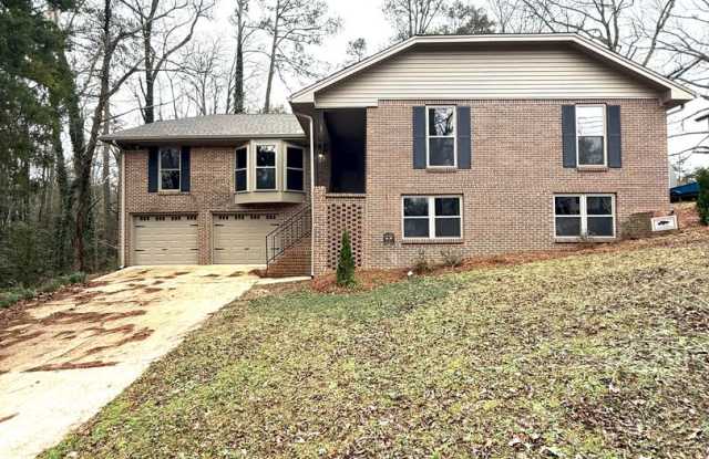 ** 4 Bed 3 Bath located in Prattville ** Call 334-366-9198 to schedule a self-tour