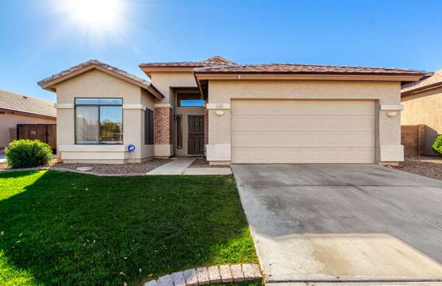 Charming 3 bed 2 bath home in Glendale!!