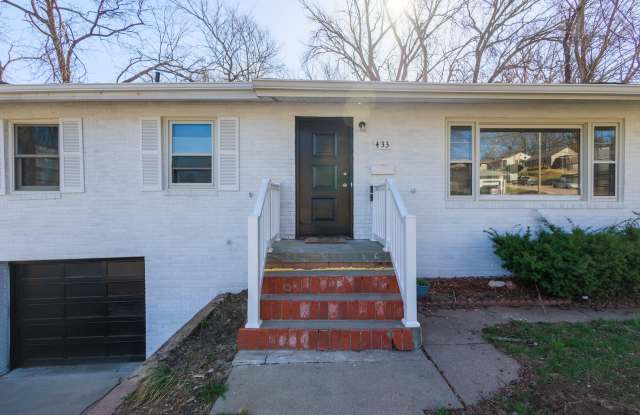 Photo of Gorgeous 4 bed 2 bath single-family home in Council Bluffs, IA