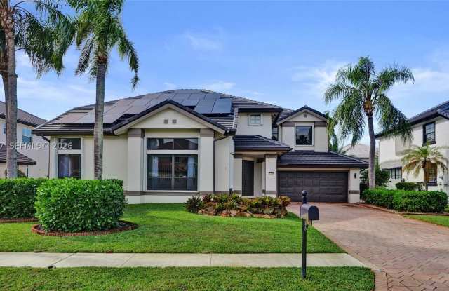 740 Cypress Pointe Dr E