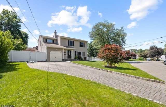 161 River Dr