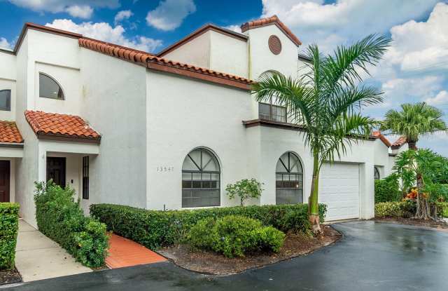 13547 Fountain View Boulevard