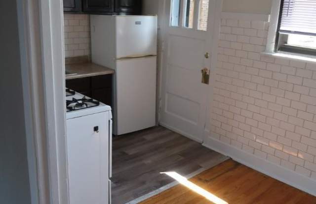 Photo of 1747-49 W Devon