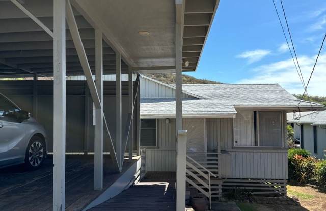 Makaikoa Street - near Kahala - 3 bedroom single family home