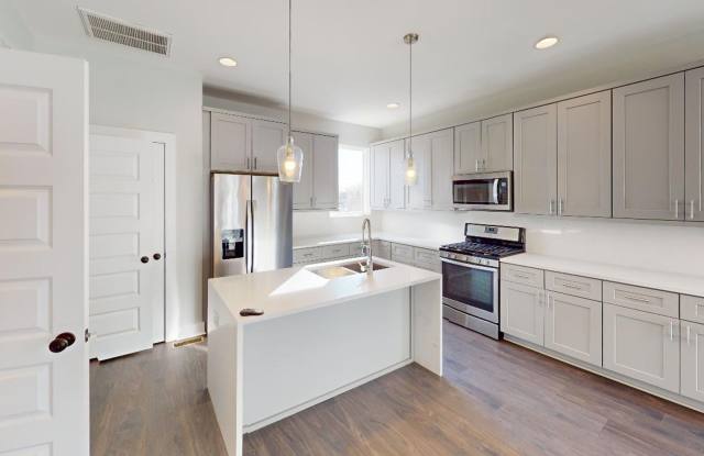 Photo of 3 story townhome in Seversville!