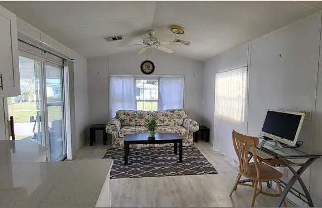 Cozy 1 bedroom furnished in Resort Style Community