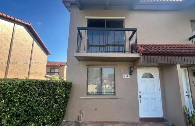 Photo of 1909 SW 107th Ave