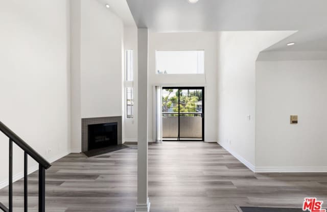 6212 FULTON Ave unit: 205