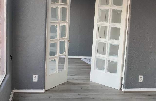 Photo of 6123 South Hoover Street