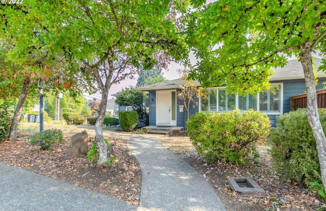 3 Bedroom/ 2 Bath Upper Level Home- available August 13, 2025