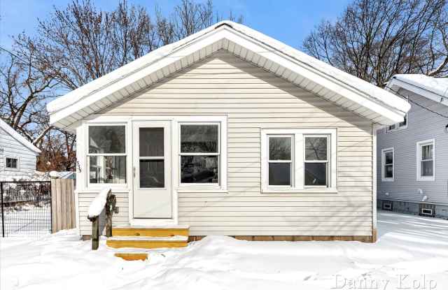 GORGEOUS STUNNING 1 Bed single family home!