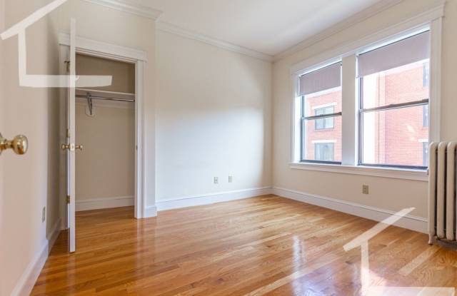 Nicely renovated 1 bed unit on the Green Line