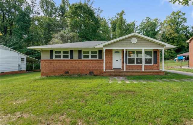 1212 BROOKWOOD DR - AVAILABLE 6/1/2025 Furnished!