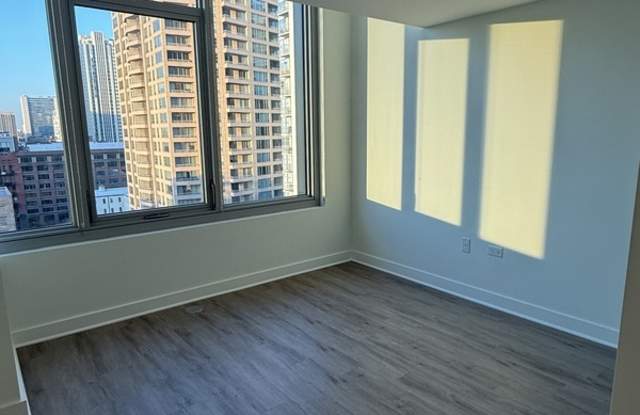 Photo of 641 W Lake St