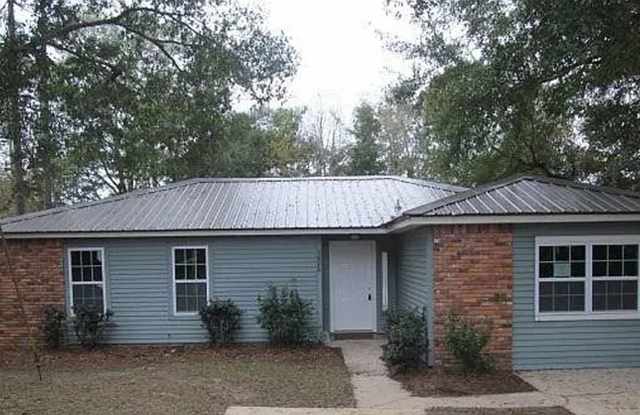 COZY 4/2 NW House w/ Hard Floors, Office/Playroom, & Huge Yard Avail June 1st for $1695/month!